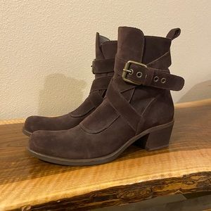 Brown Cole Haan G series dress boots.  Size 8.5, suede material. Good condition.